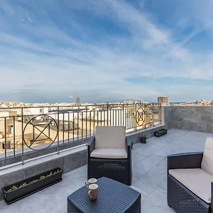 Terrace View -stylish Two Bedrooms Fully Air-conditioned Penthouse Apartament