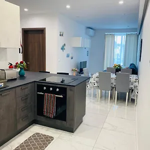 Central, Bright & Modern Appartamento